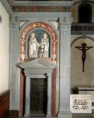 聖ステパノと聖ローレンスのレリーフのあるアーチと殉教者の扉
