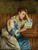 縞模様のソファーに腰掛けて読書するダフィー夫人