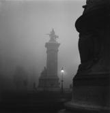 Le pont Alexandre III dans la brume, Paris, 1950