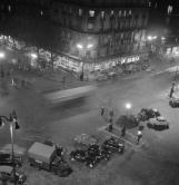 La circulation la nuit. 1953